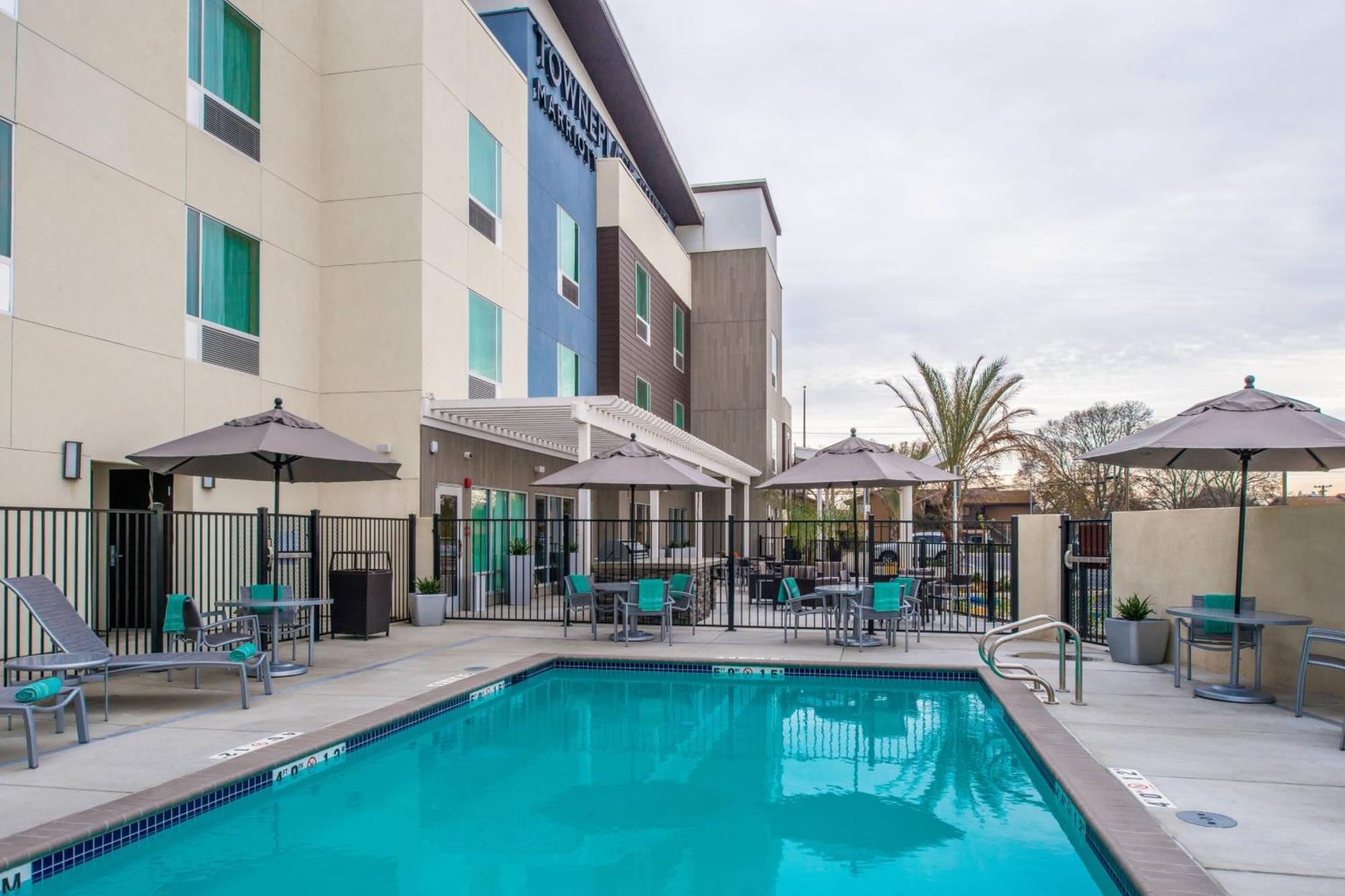 Towneplace Suites By Marriott Merced Exteriör bild