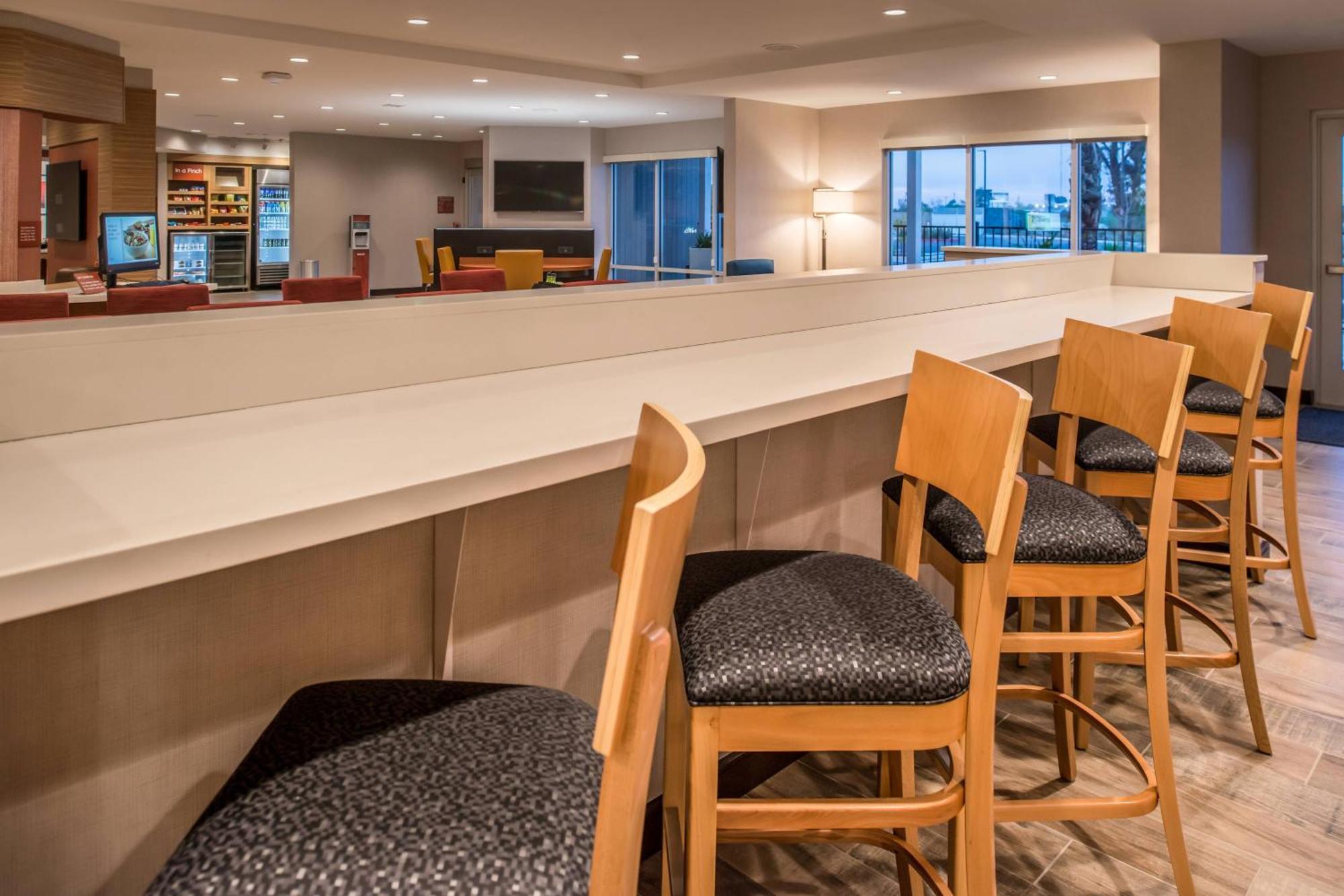 Towneplace Suites By Marriott Merced Exteriör bild