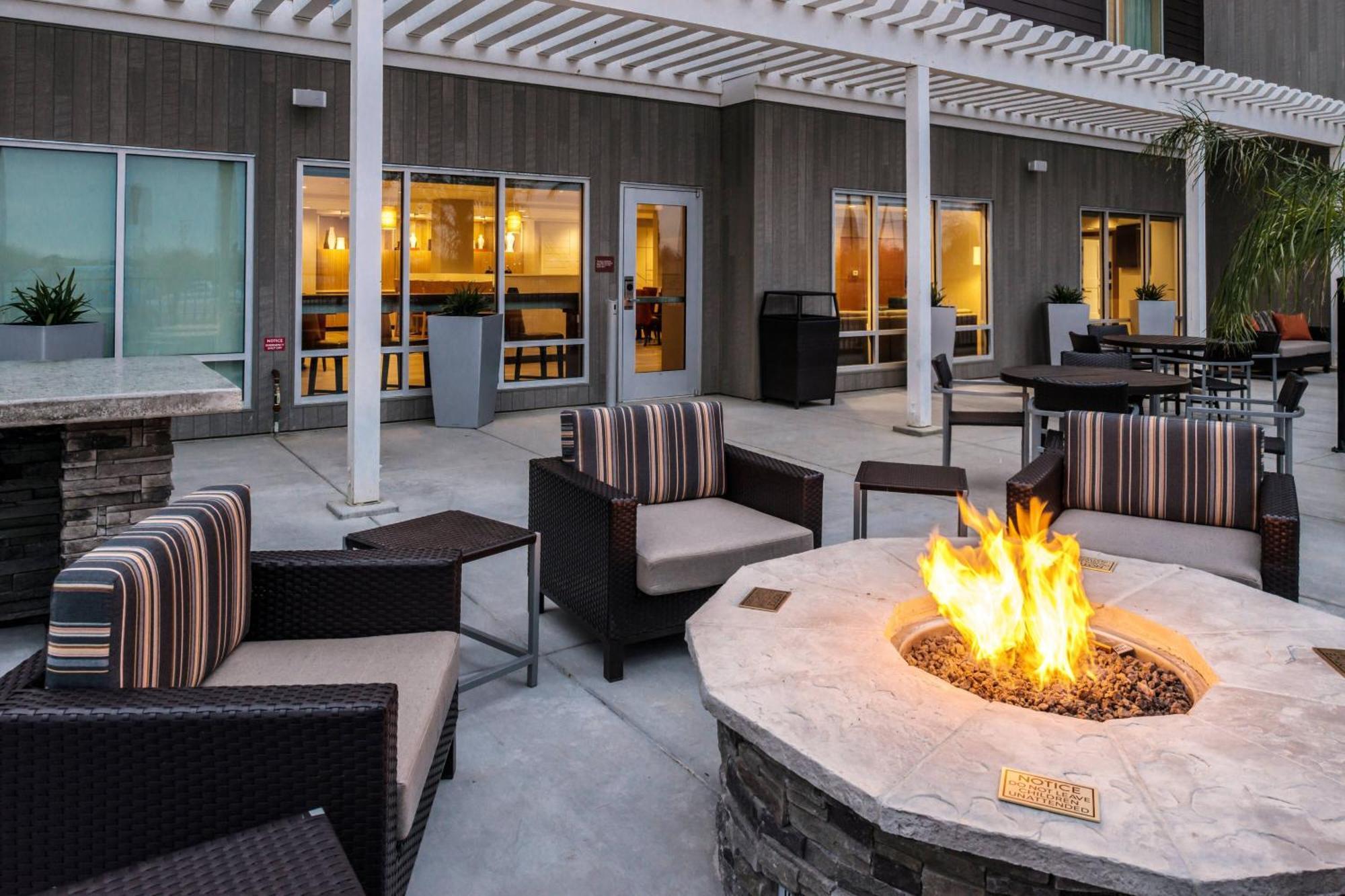 Towneplace Suites By Marriott Merced Exteriör bild